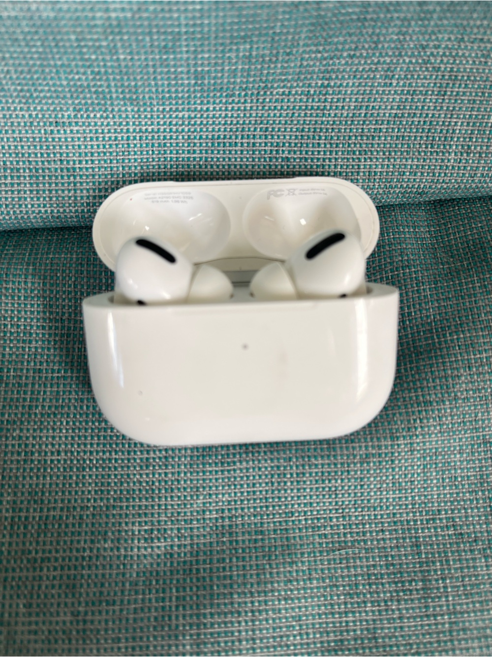 Used~AirPod Pro 3 Apple White True Wireless Earbuds with Charging Case